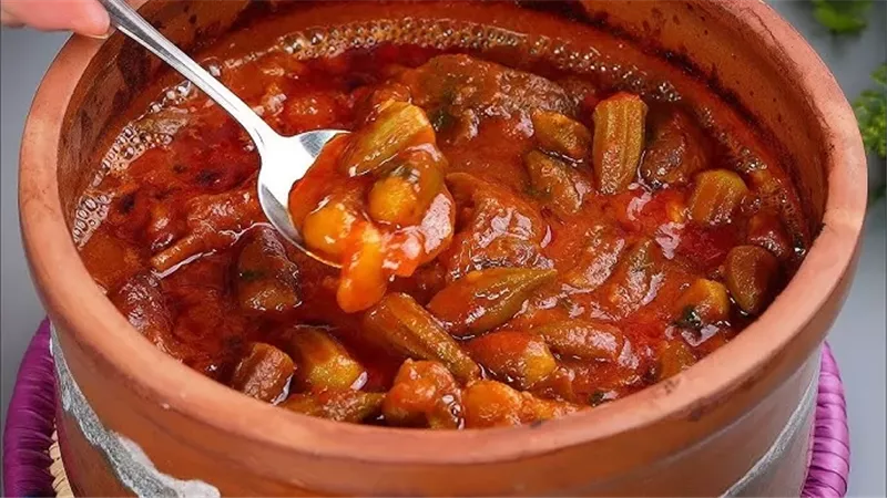 طاجن البامية بالبصل
