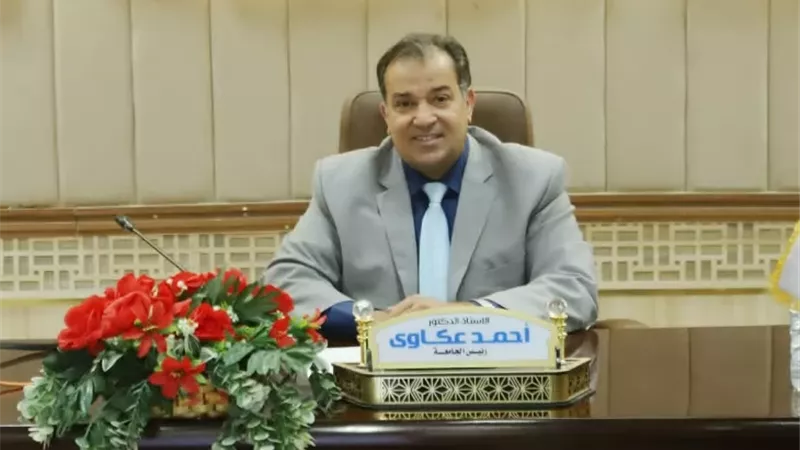 رئيس جامعة قنا يناقش إنشاء الموقع الإلكتروني الرسمي للجامعة