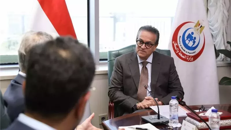 وزير الصحة يبحث مع شركة «فيلبس» توطين صناعة أجهزة الأشعة