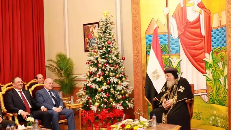 رئيس النيابة الإدارية يهنئ البابا تواضروس بعيد الميلاد المجيد