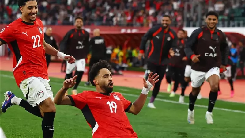 مانشستر سيتي يتغنى بـ عمر مرموش بعد فوز مصر على بنين