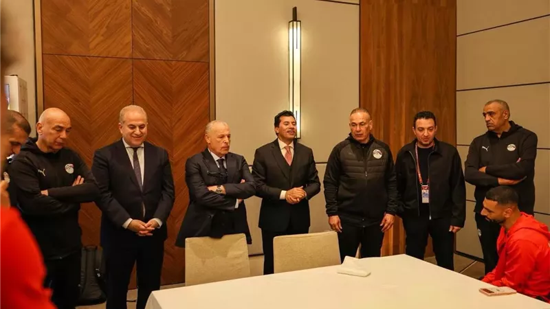 أشرف صبحي وهاني أبو ريدة يهنئان منتخب مصر بالتأهل لدور الـ8.. صور
