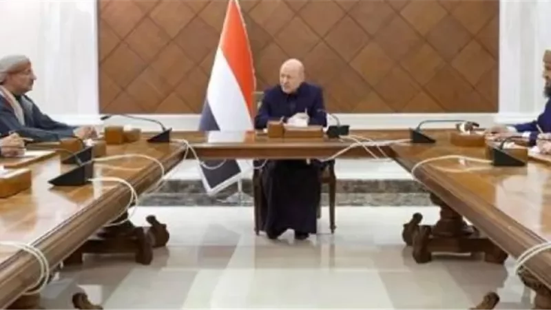 مجلس القيادة اليمني يسقط عضوية الزبيدي ويطيح بوزيرين سياديين