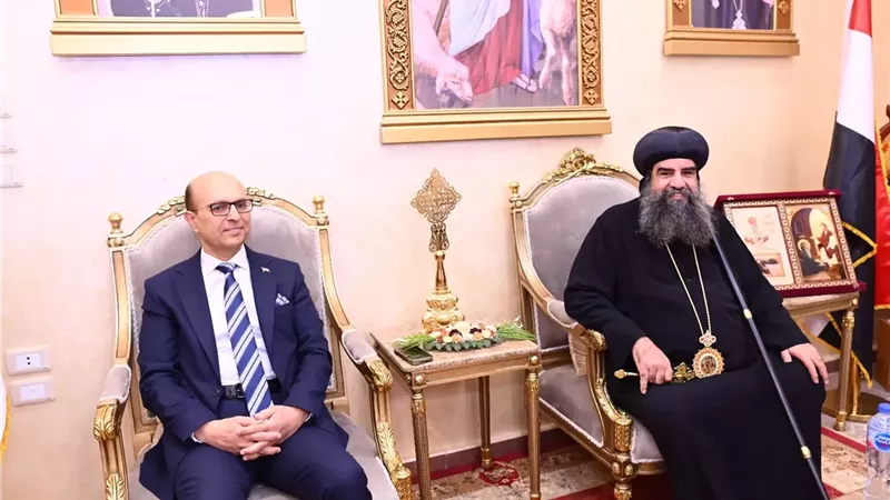 المنشاوي يهنئ قداسة الأنبا بيسنتي بعيد الميلاد المجيد