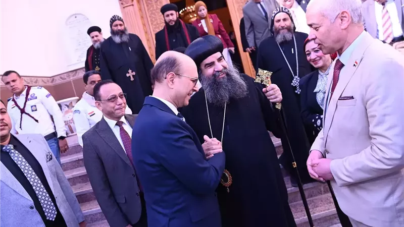 الأقباط بأسيوط يحتفلون بعيد الميلاد وسط أجواء من المحبة والتلاحم