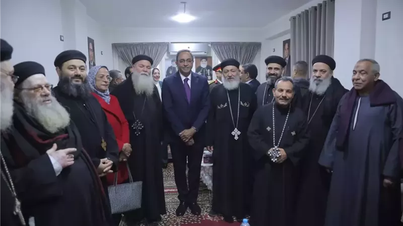 محافظ قنا يقدم التهنئة للأقباط بعيد الميلاد