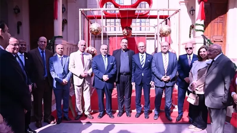 المنشاوي يهنئ القس رفيق ثابت راعي الكنيسة الإنجيلية بأسيوط