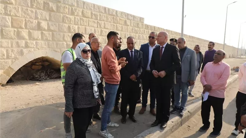محافظ القاهرة يتفقد أعمال ترميم سور مجرى العيون