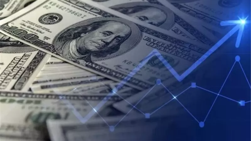 الدولار يرتفع وسط قلق الأسواق من الهجوم الأمريكي على فنزويلا