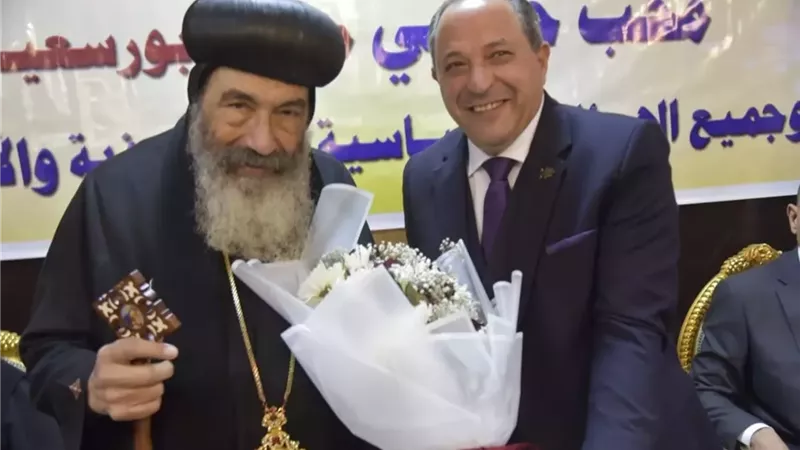 محافظ بورسعيد ينقل تهنئة الرئيس للأقباط والأهالى بعيد الميلاد