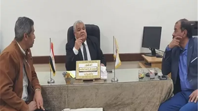 وكيل تعليم الأقصر يناقش الإستعداد النهائي لامتحانات الترم الأول