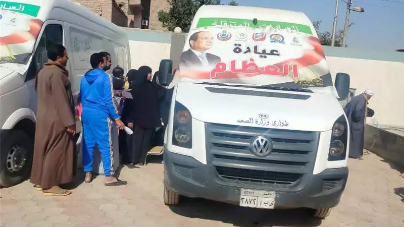 صحة قنا تقدم 614 خدمة طبية خلال قافلة مجانية بقرية حجازة