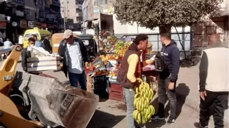 رفع الإشغالات من مدخل مدينة ابوصوير بالإسماعيلية..صور