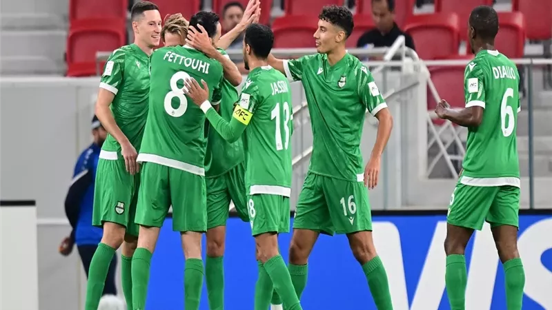 الأهلى يكتسح فريق أكرم توفيق فى الدورى القطرى