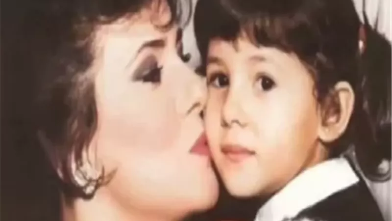 دنيا سمير غانم برفقة والدتها.. تحفة فنية