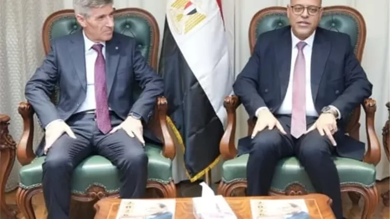 وزير العمل يبحث التعاون النقابي المشترك مع وفد العاملين في البترول بتركيا