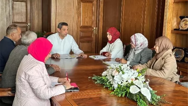 محافظ السويس يعقد إجتماع تنسيقي لبحث مشاكل المزارعين