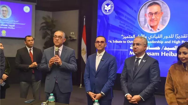 وزير الاستثمار يكرم حسام هيبةتقديرًا لجهوده خلال رئاسته لهيئةالاستثمار