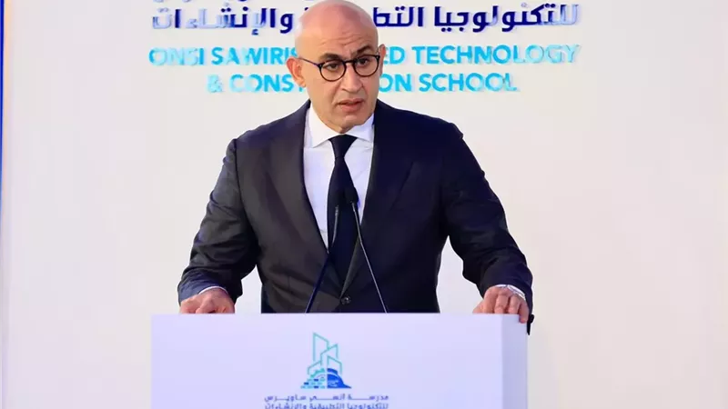وزير التعليم يفتتح مدرسة 