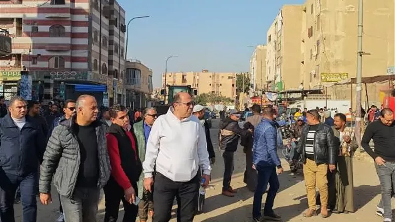 حملة شرسة من جهاز مدينة بدر على المخالفات والإشغالات فى الأحياء.. صور