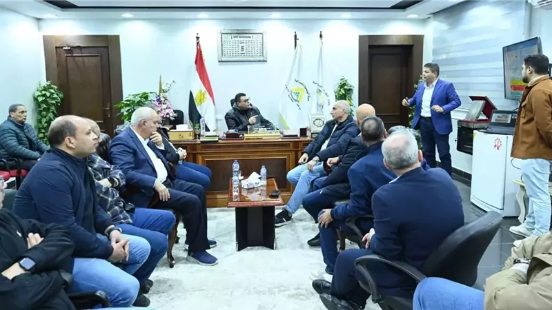 وزير الإسكان يوجه بتكثيف العمالة وتسريع تنفيذ مشروعات مارينا