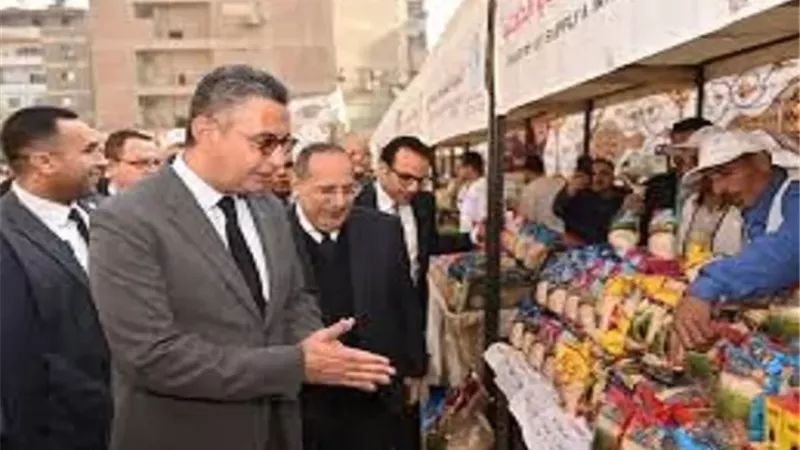 وزير التموين في جولة ميدانية وافتتاح سوق اليوم الواحد بالمنيا