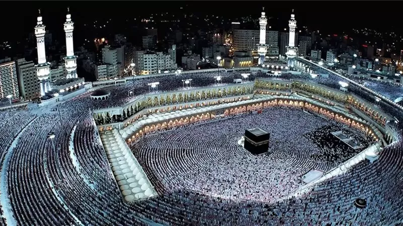 مباحثات مهمة موسعة لوفد السياحة بالسعودية استعدادا للحج