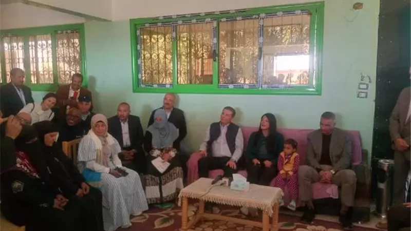 وزراء التخطيط والزراعة ومحافظ أسوان يلتقون بسيدات قرية السماحة