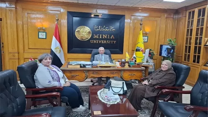 رئيس جامعة المنيا يستقبل وفد المجلس القومي للمرأة