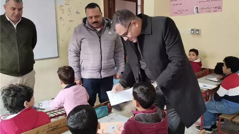 مدير تعليــم دميـاط يتفقد لجان إمتحانات النقل