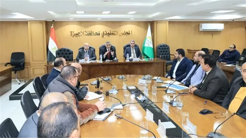«النجار» يبحث آليات تنفيذ المرحلة الأولى لتطوير طريق المنيب–العياط
