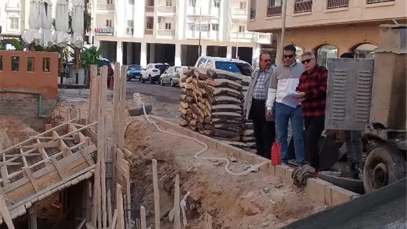 حى الغردقة يوقف أعمال بناء مخالفة بالكوثر ويضبط مخالفة إشغال