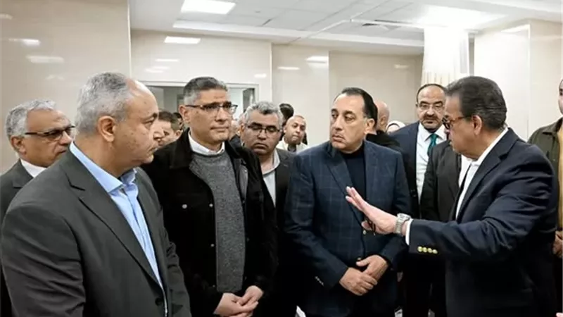 رئيس الوزراء يتفقد الأعمال النهائية لمشروع مستشفى بولاق الدكرور العام بالجيزة