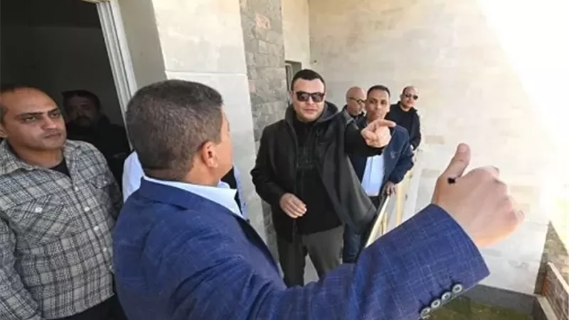 وزير الإسكان يتفقد أعمال التطوير بقرى مارينا