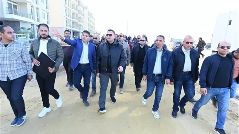 وزير الإسكان يتفقد مشروع 