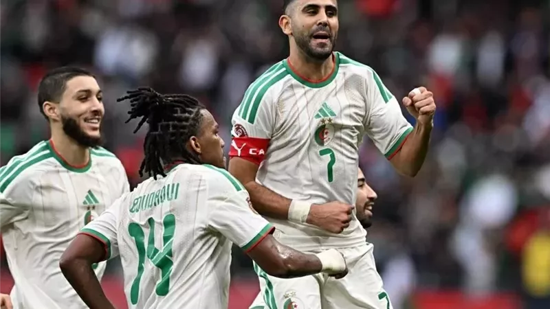 محرز يقود تشكيل الجزائر امام نيجيريا بأمم افريقيا