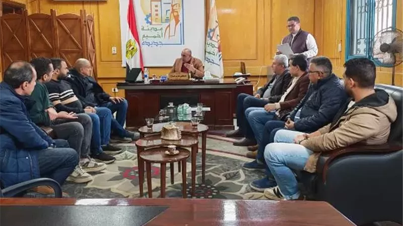 أنباء سارة من رئيس جهاز أخميم الجديدة فى اجتماعه مع المستثمرين.. صور
