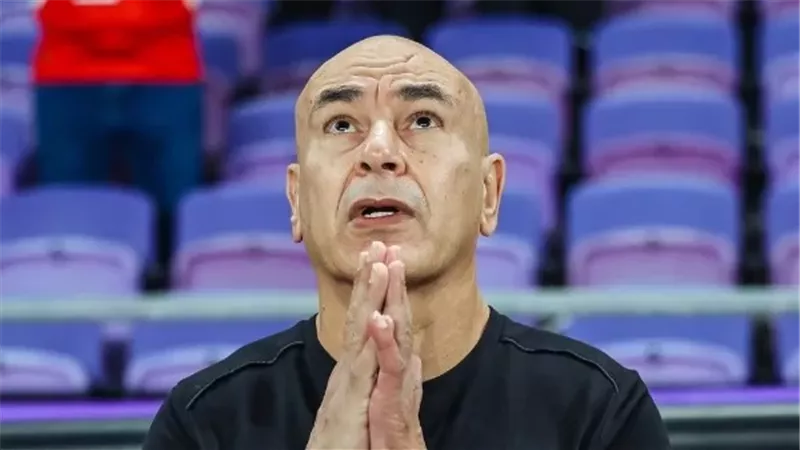 حسام حسن يشيد بـ محمد صلاح ويوجه رسالة إلى الجماهير المصرية