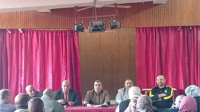 مدير تعليم الخانكة يلتقي مديري المدارس استعدادا للإمتحانات