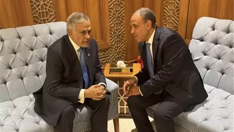 وزير الخارجية يعرب عن التطلع لتطوير العلاقات مع باكستان