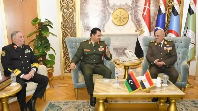 وزير الدفاع ورئيس الأركان يلتقيان نائب القائد العام للجيش الوطنى الليبى