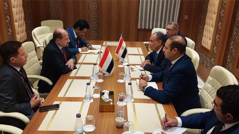 وزير الخارجية يؤكد لنظيره اليمنى موقف مصر الثابت تجاه الأزمة