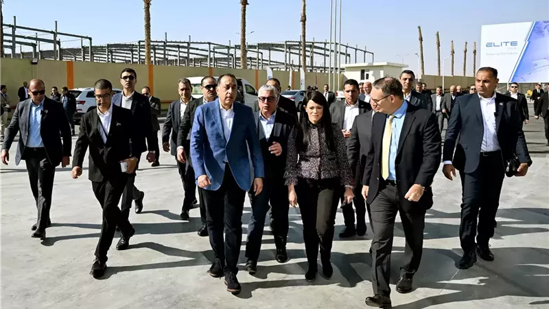 رئيس الوزراء يفتتح مشروعات صناعية ولوجستية جديدة بالمنطقة الاقتصا