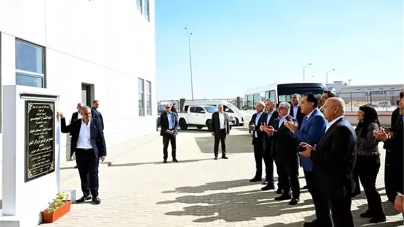 رئيس الوزراء يفتتح مصنع 