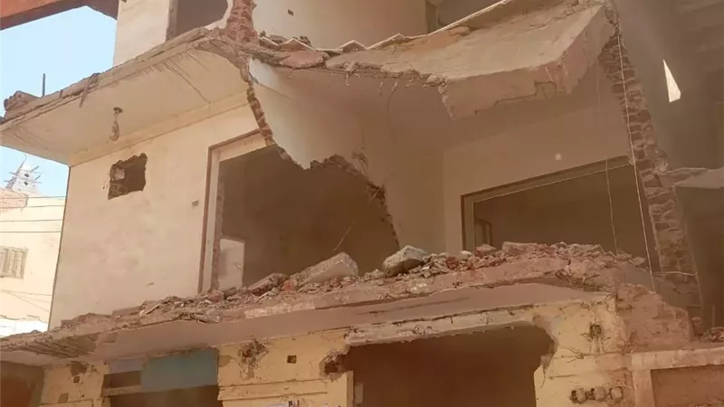 تشكيل لجان فنية من الإدارات الهندسية لحصر المنشآت الايلة للسقوط