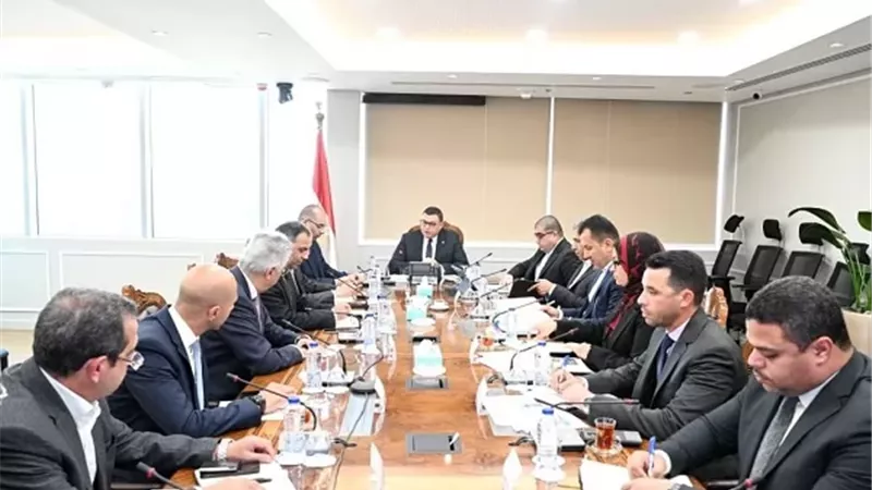 وزير الإسكان يوجه بتكثيف العمل بــ «سكن لكل المصريين»