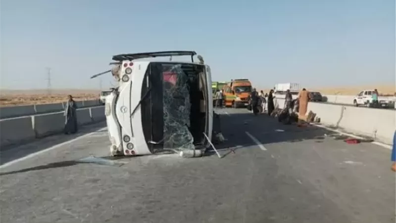إصابة 11 شخصا في انقلاب ميكروباص بطريق مصر- إسماعيلية الصحراوى