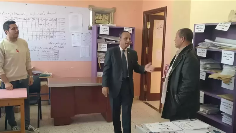مدير إدارة طور سيناء يتفقد امتحانات النقل بمدرسة إبراهيم الرفاعي
