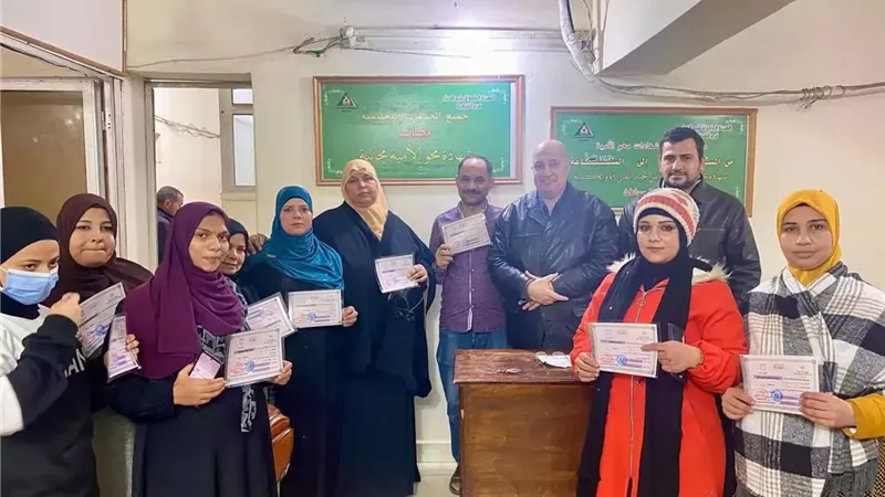 تُسلم شهادات محو الأمية لـ 435 عاملا بمصانع الشرقية