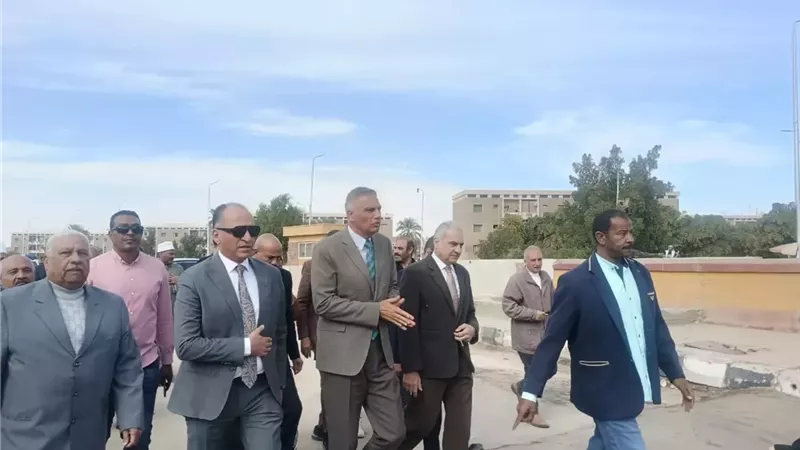 محافظ أسوان يضع حجر الأساس لانشاء كوبرى كيما